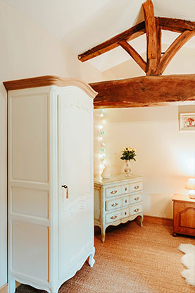 Le Gargantua | Grangousier Bedroom | Oak Beams